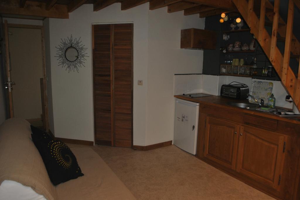 Celinie'S Guest House Gerin Kültér fotó